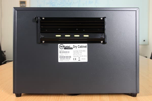 Mặt sau tủ chống ẩm Nikatei NC-30C 30L