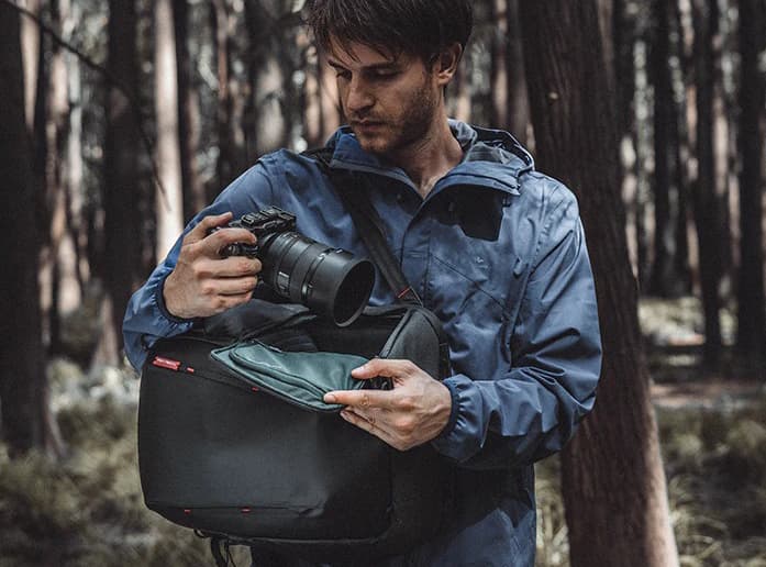Balo OneMo Lite 22L có thể đóng mở nhanh thông qua phần khoá bên hông