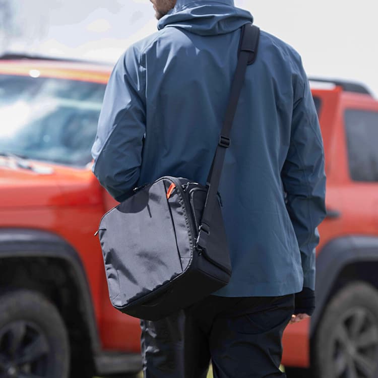 PGYTECH OnePro Flex Backpack được tích hợp túi đeo chéo, mang lại sự linh động, đảm bảo đáp ứng trong nhiều tình huống chụp ảnh khác nhau