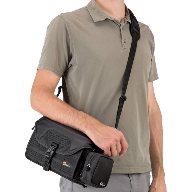Túi máy ảnh Lowepro ProTactic SH 120 được thiết kế để mang lại sự tiện lợi tối đa
