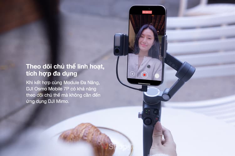 Gắn Multifunctional Module, DJI Osmo Mobile 7 Series có thể Tracking, chụp ảnh thông minh, thu nhận âm thanh từ micro DJI Mic Mini và chiếu sáng
