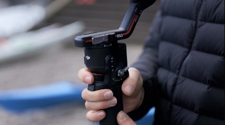 Vòng xoay dial tuỳ chỉnh độ thu phóng, lấy nét trên DJI RS 3
