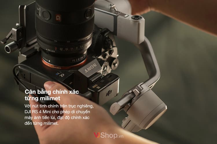 RS 4 Mini đã nâng cấp và bổ sung các lớp Teflon giúp giảm ma sát và cân bằng mượt mà hơn