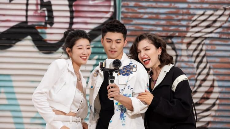 Zhiyun Crane-M3 S có thời gian hoạt động liên tục lên đến 7.5 giờ