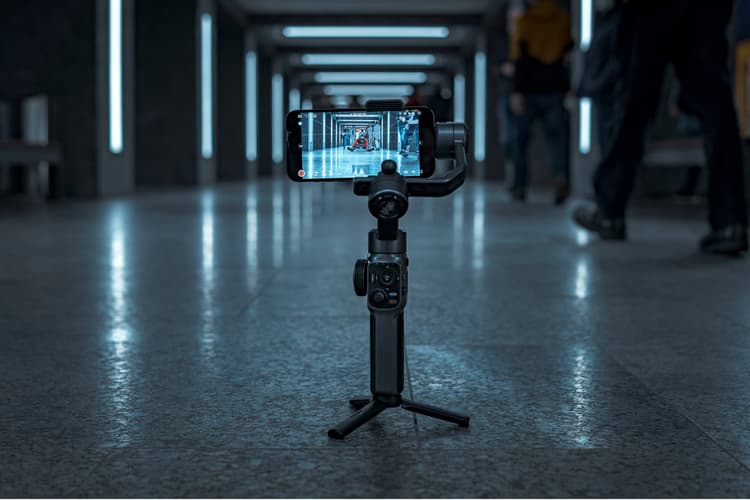 bạn có thể điều chỉnh các thông số chuyên nghiệp trực tiếp trên gimbal