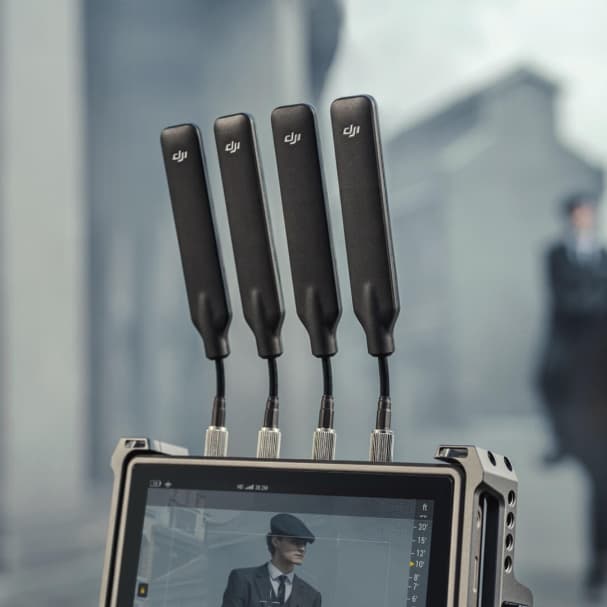 Gắn các ăng-ten high-gain giúp tăng cường khả năng truyền tín hiệu của DJI Wireless Video Transmitter 2