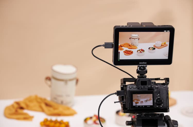 Godox GM7S 7" 4K HDMI Touchscreen Ultra-Bright On-Camera Monitor có thiết kế không quạt