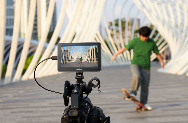 Màn hình Godox GM7S 7" 4K HDMI Touchscreen Ultra-Bright On-Camera Monitor có kích thước 7 inch