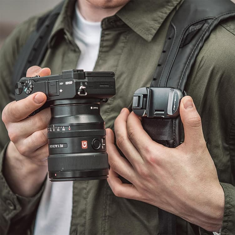PGYTECH Beetle Camera Clip giúp khóa máy ảnh an toàn