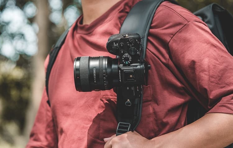 PGYTECH Beetle Camera Clip có thể gắn máy ảnh từ nhiều hương khác nhau