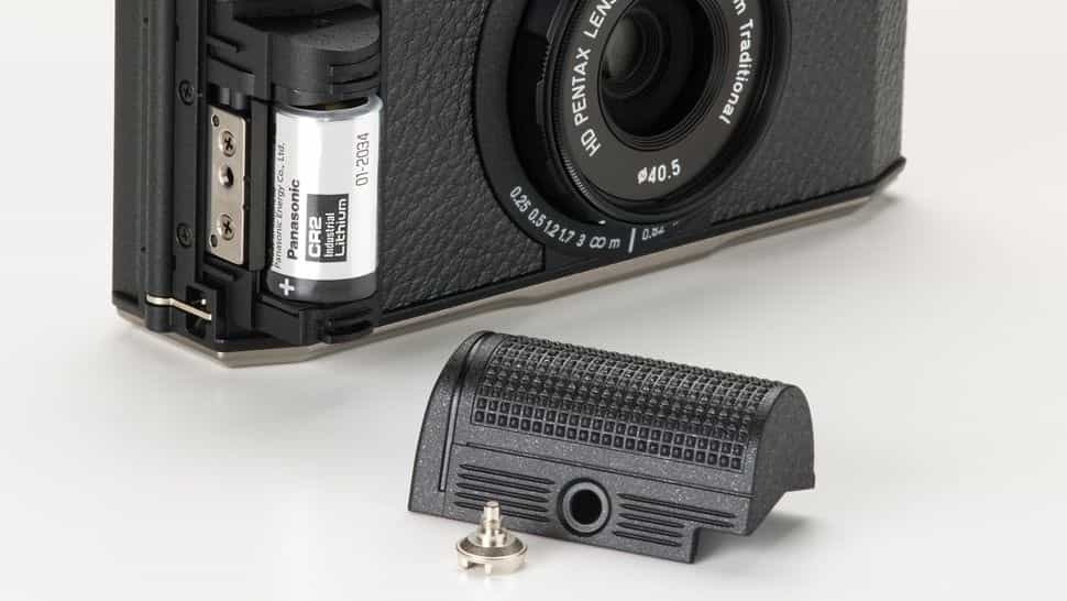 Loại pin dùng cho Pentax 17 là CR2 gồm 3 gói lithium