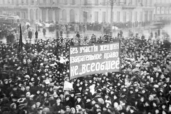 8/3/1917, diễn ra cuộc biểu tình lớn tại Petrograd