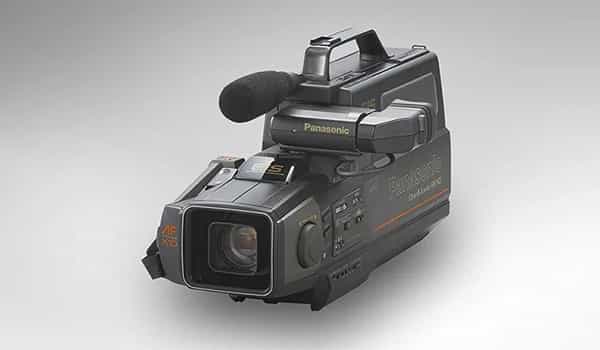 Máy quay chuyên nghiệp panasonic
