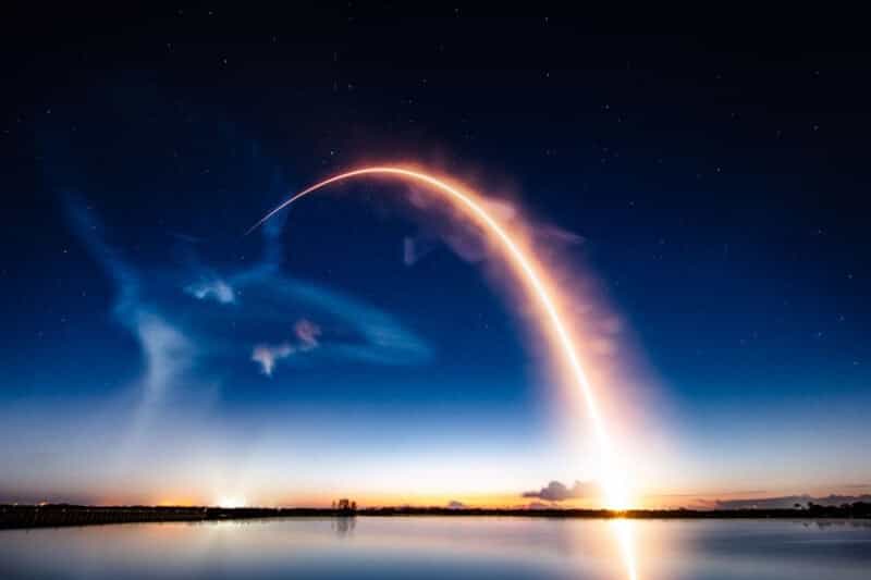 Tên lửa Falcon 9 đứng sau hiện tượng sứa vũ trụ