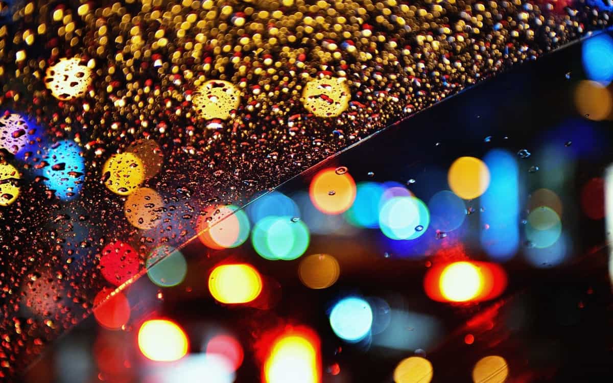Các bề mặt phản chiếu sẽ tạo ra hiệu ứng bokeh tiền cảnh tốt