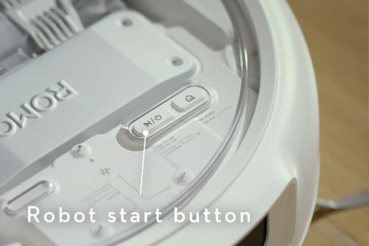 Nút nguồn trên robot để điều khiển tác vụ trên robot
