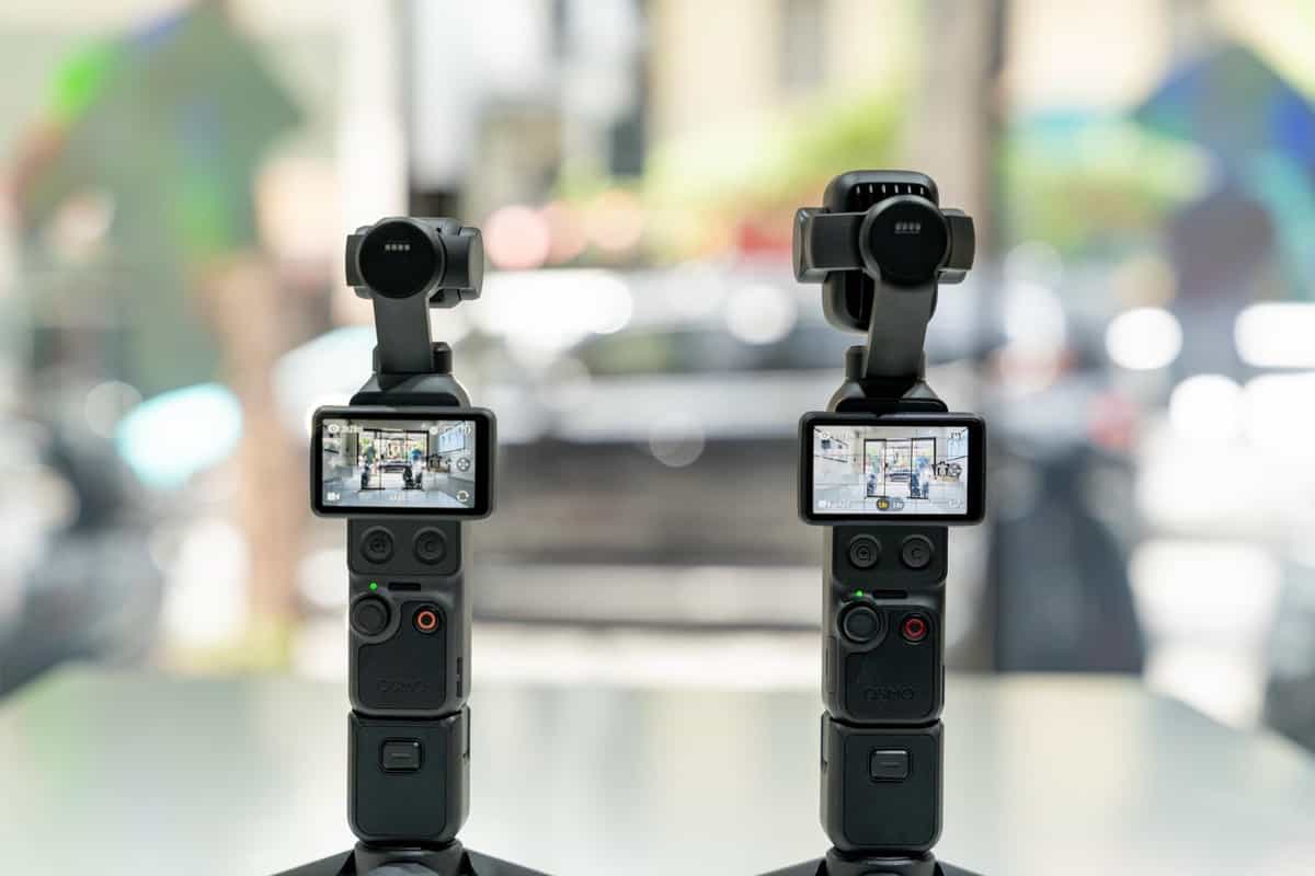 Cả hai bản firmware đều được cài đặt thông qua ứng dụng DJI Mimo