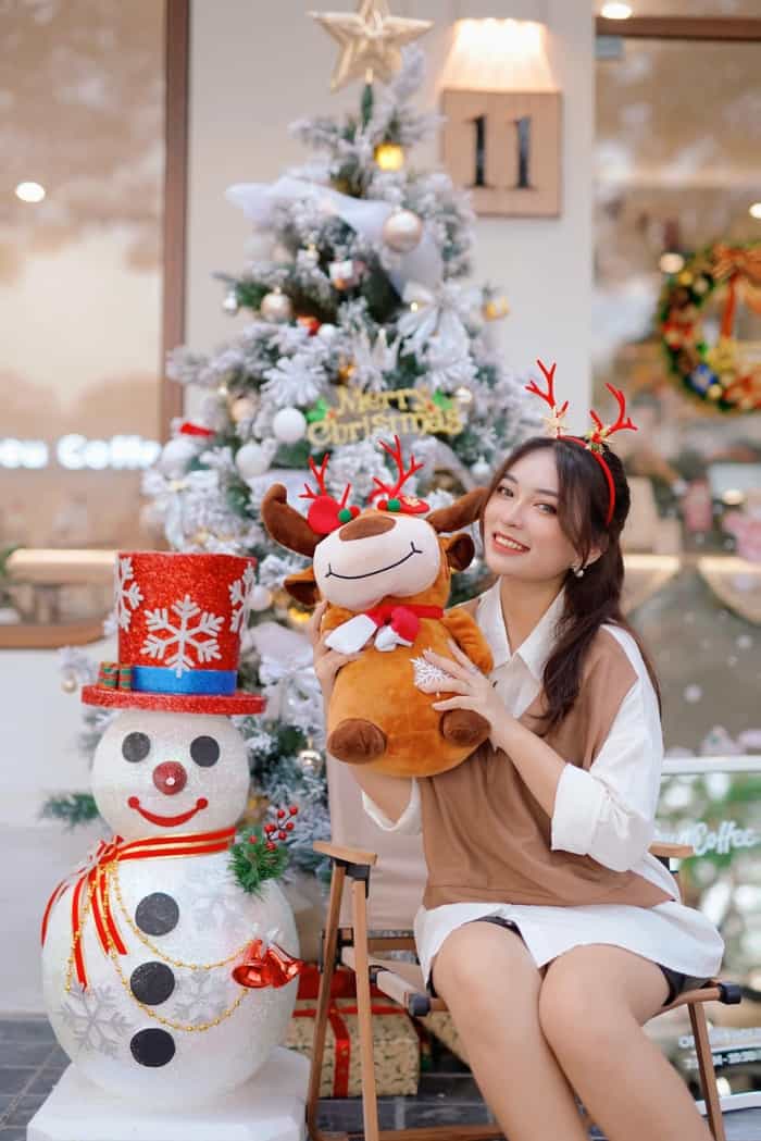 concept chụp ảnh giáng sinh với người tuyết cực hot