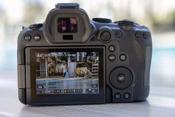 Khả năng quay video trên Canon R6 Mark II vượt trội