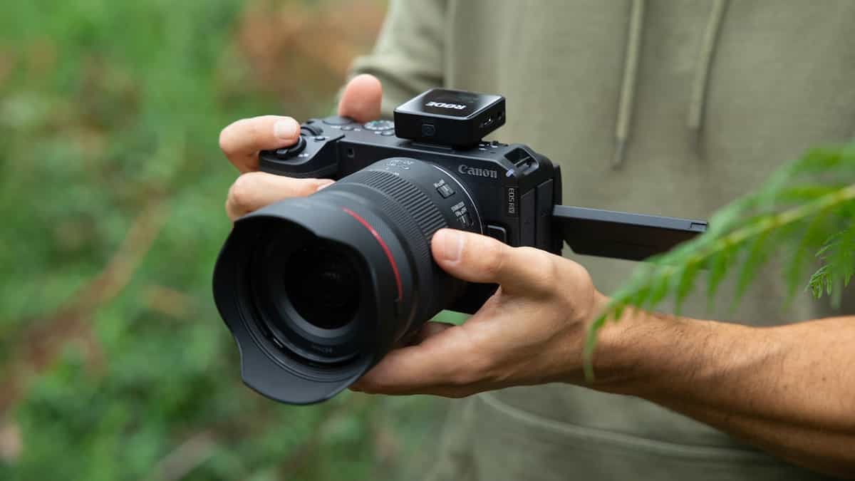 Trải nghiệm hybrid linh hoạt hơn cinema camera