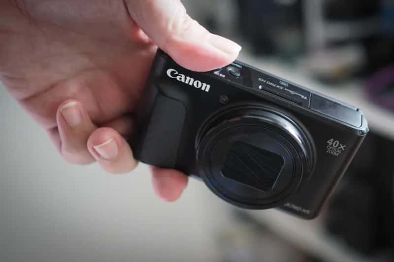 Đánh giá thiết kế Canon PowerShot SX740 HS