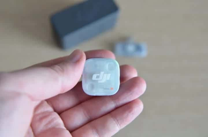 Transmitter có hai nút vật lý chính