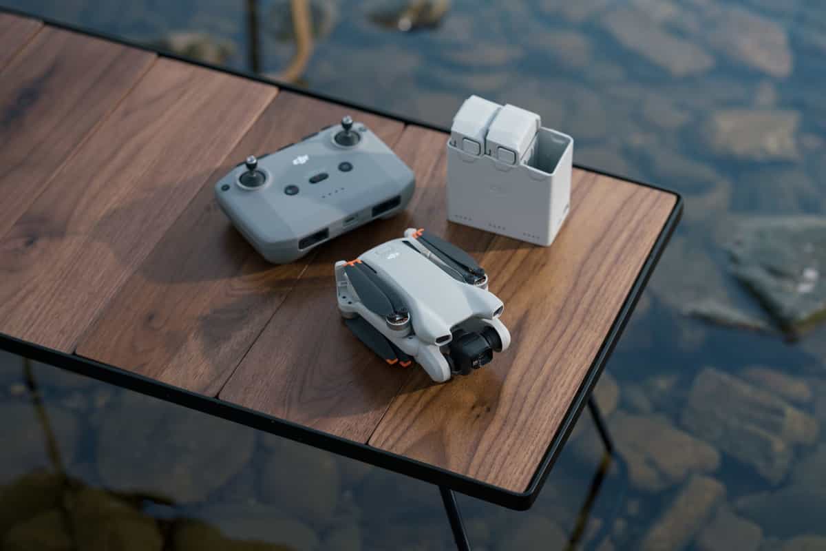 bộ điều khiển DJI RC-N1 sẽ yêu cầu bạn kết nối với điện thoại thông minh