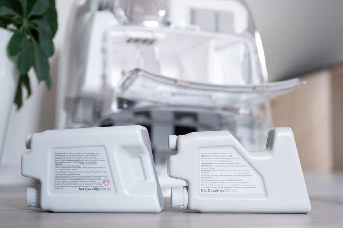 DJI ROMO P được đi kèm hai loại dung dịch