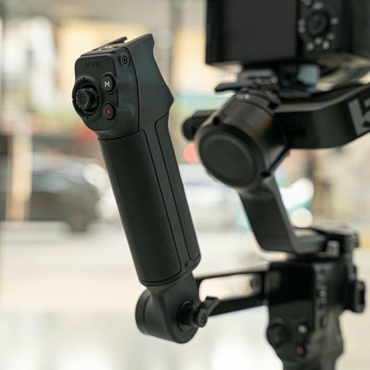 DJI Electronic Briefcase Handle hoàn toàn mới trên RS 5