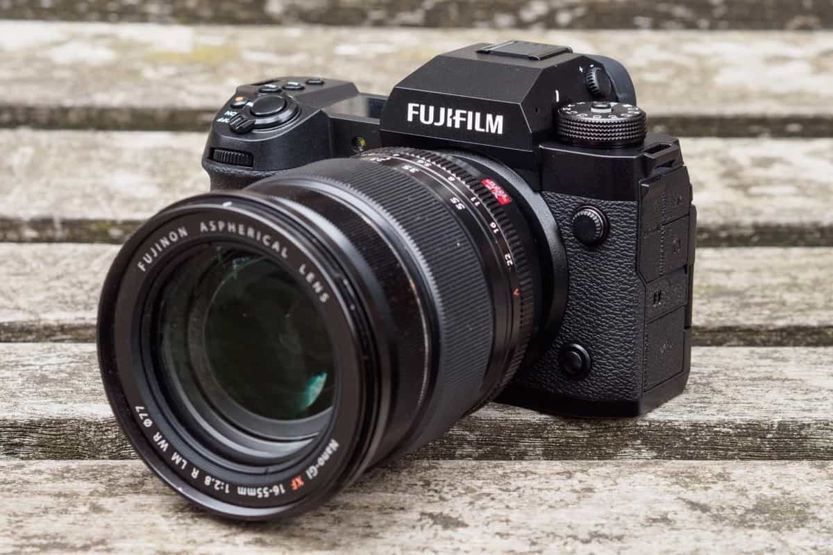 Đánh giá Fujifilm X-H2 - Có phần thân máy vô cùng chắc chắn