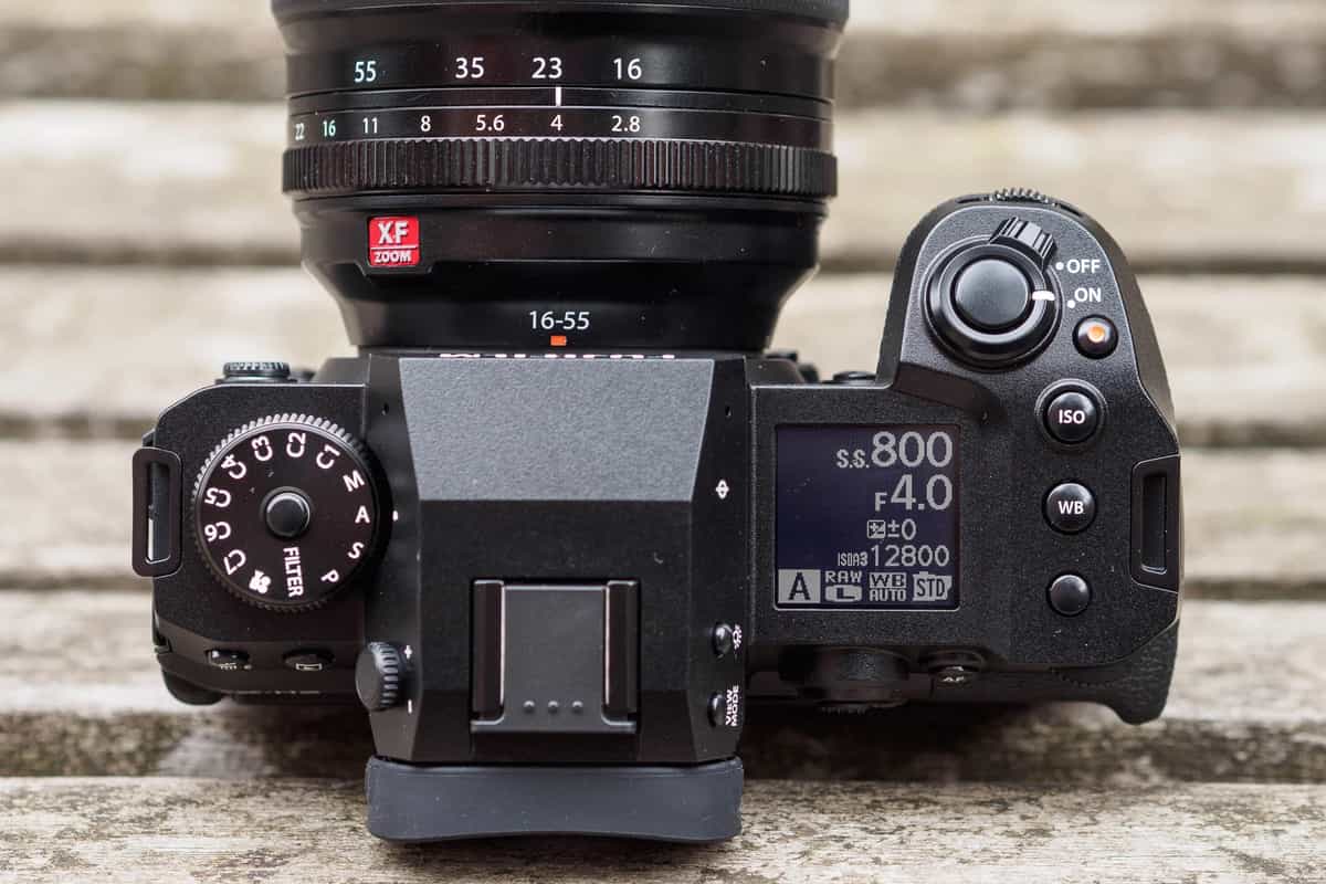 Phần nút bấm trên Fujifilm X-H2 tương đồng với X-H2S
