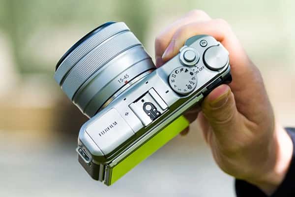 Đánh Giá Fujifilm X5 - Nút bấm dễ thao tác