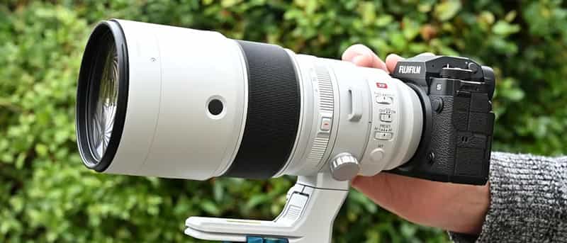 Thiết kế nhỏ gọn, cân bằng tốt khi chụp cầm tay