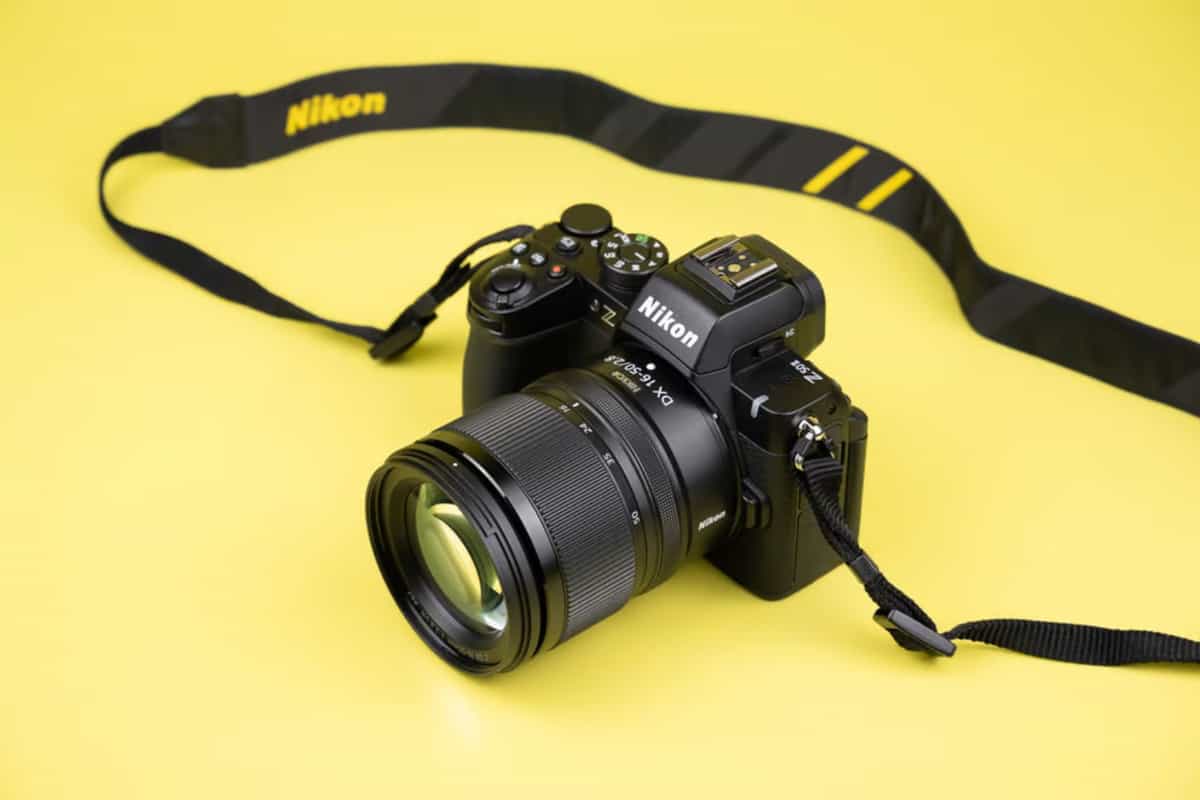 Đánh giá thiết kế Nikon Z DX 16-50mm F/2.8 VR