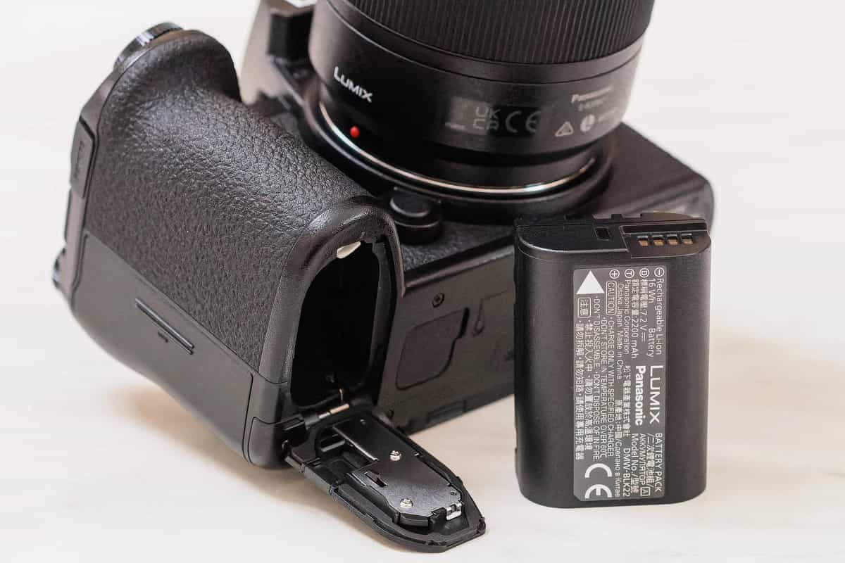 đánh giá Panasonic Lumix S5 II - thời lượng pin có đôi phần giảm sút