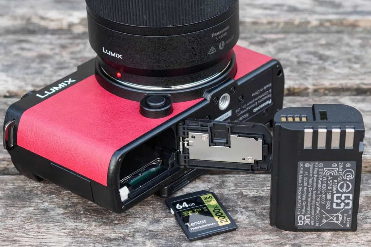 Review Panasonic Lumix S9: Pin và thời lượng hoạt động