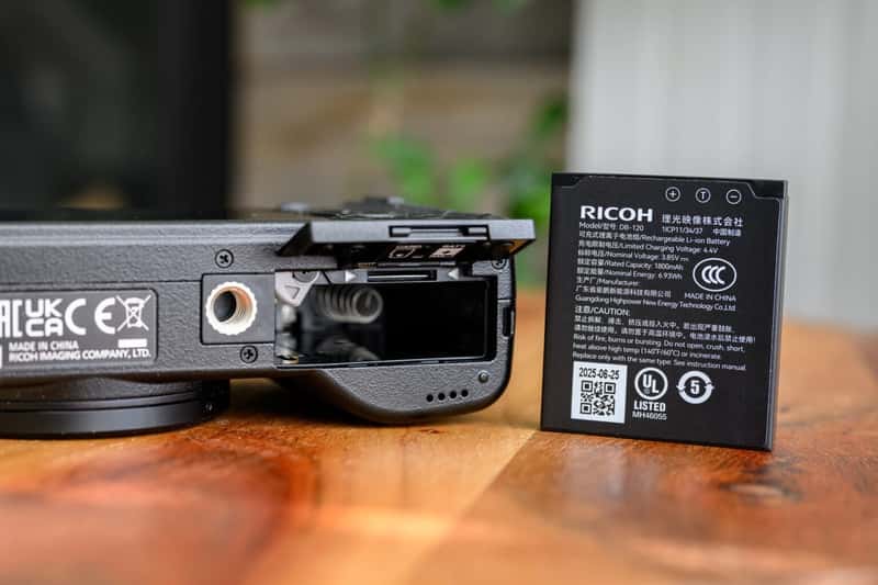 Bộ nhớ trong của GR IV được nâng cấp lên đến 53GB