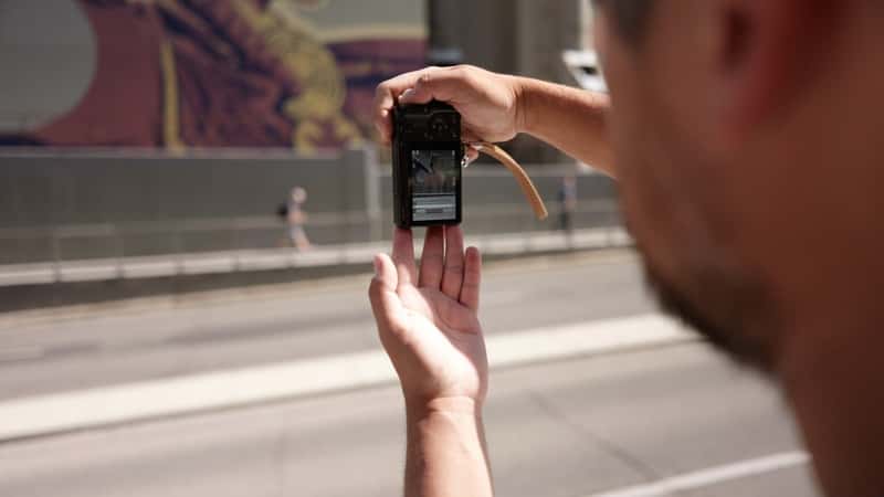 Ricoh GR IV có kích thước và trọng lượng nhỏ nhẹ