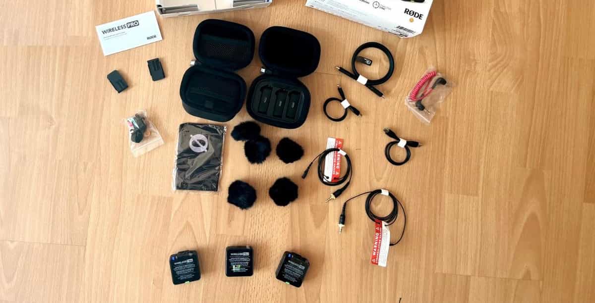 Bên trong hộp Rode Wireless Pro