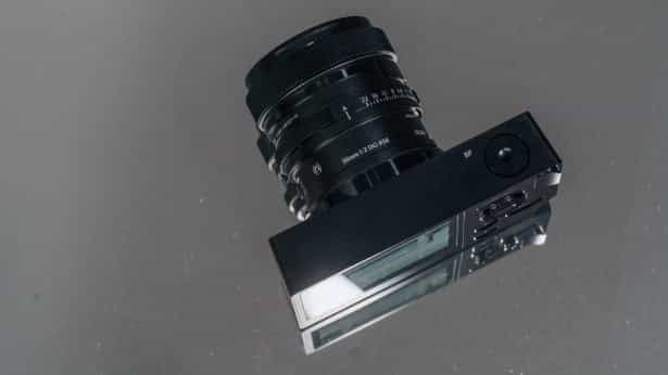 Sigma BF nổi bật với thiết kế khá nhỏ gọn