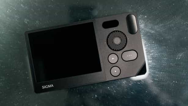 Sigma BF trang bị một vòng xoay để điều khiển chính, 1 nút nguồn, Menu và nút Play ở mặt sau cùng với nút chụp 2 nấc ở phía trên