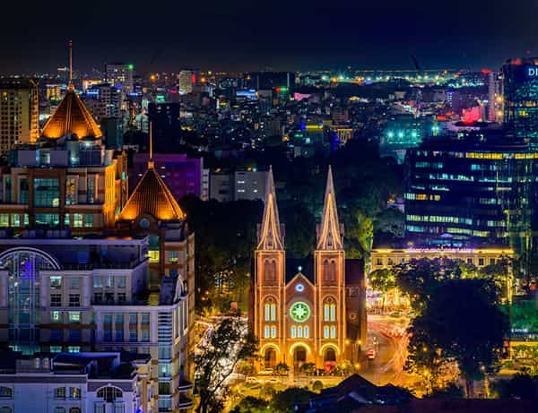 Nhà thờ Đức Bà lung linh mỗi dịp Noel