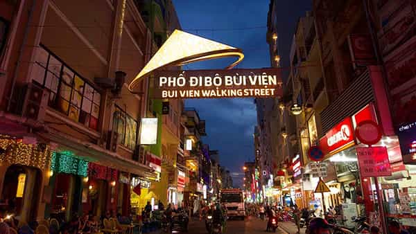 Phố tây Bùi Viện sôi động mùa Giáng Sinh