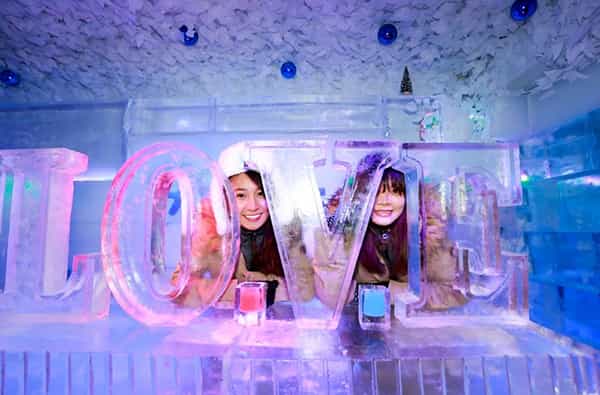 Ice coffee tận hưởng giáng sinh ở nhiệt độ -10 độ C