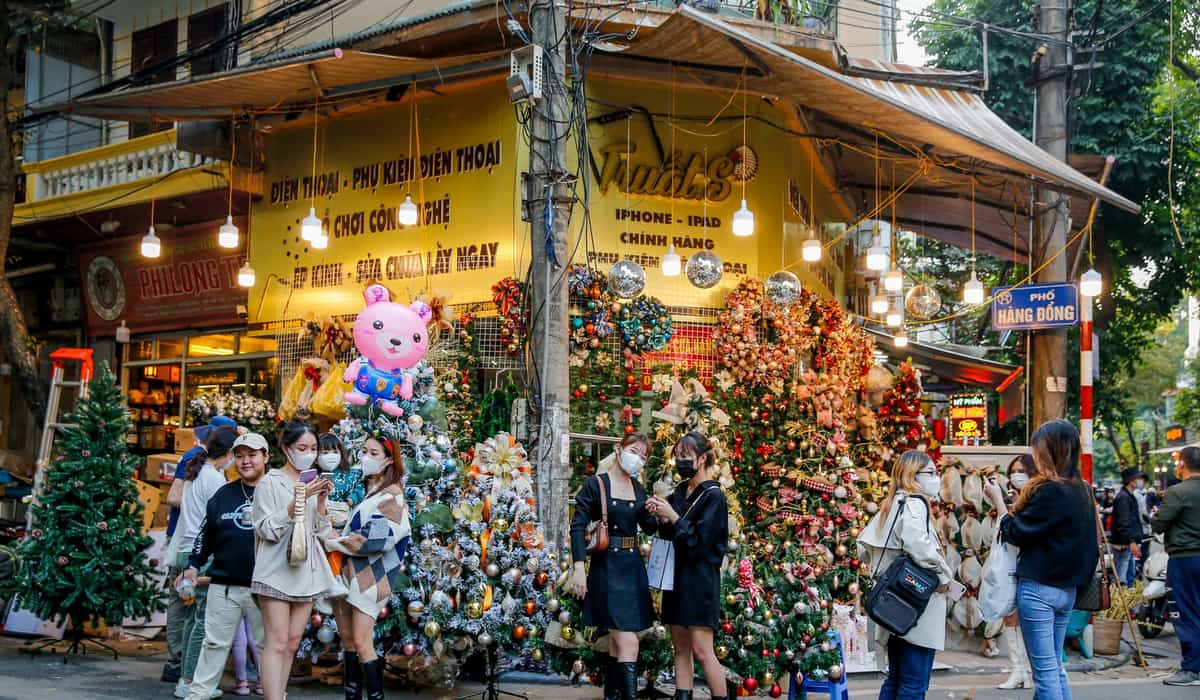 Địa điểm chụp ảnh Noel ở Hà Nội và Sài Gòn