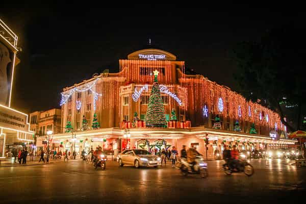 Tràng Tiền Plaza là nơi lý tưởng để chụp Giáng Sinh