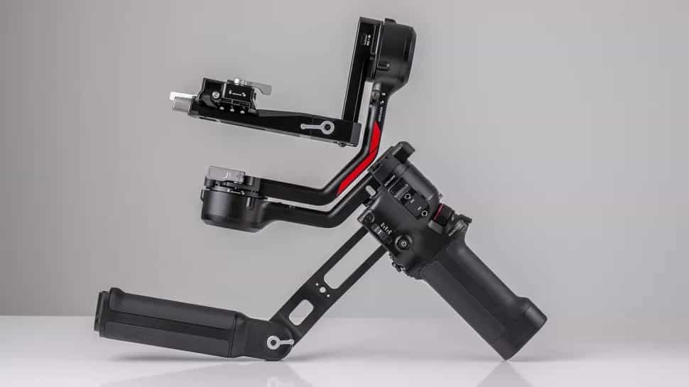 Kích thước tay cầm RS4 Mini được thiết kế nhỏ gọn, chiều dài ngắn hơn phiên bản tiền nhiệm 20%