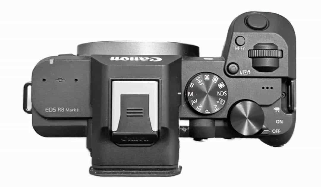 R8 Mark II được cho là tiếp tục hướng tới nhóm người dùng hybrid