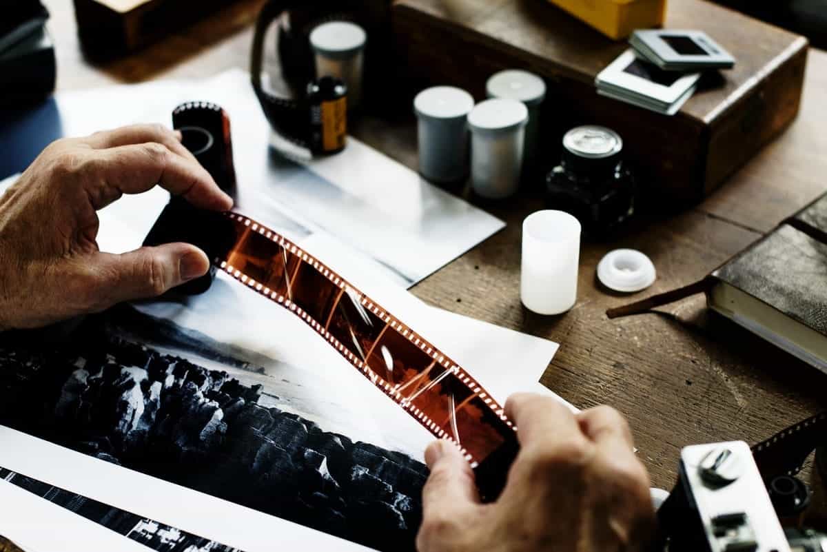 Cách hoạt động của phim âm bản