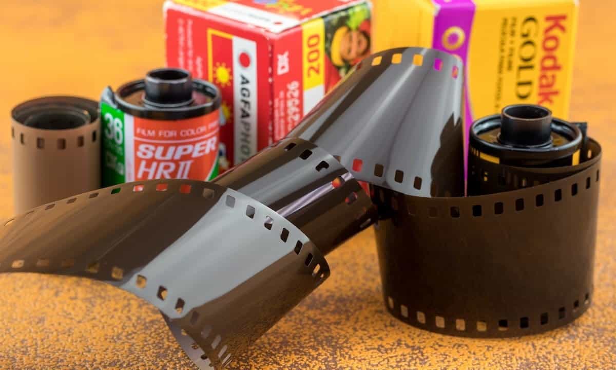 Ai là người phát minh ra phim âm bản?